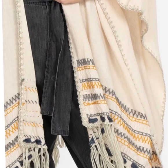 Biya by Jonny Was Cream Aro Embroidered Fringe Detail Linen Blend Poncho - Picture 9 of 10